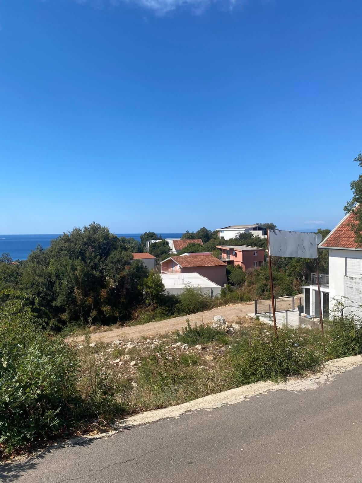 Urbanisiertes Baugrundstück mit Meerblick in Utjeha zum Kauf – B102