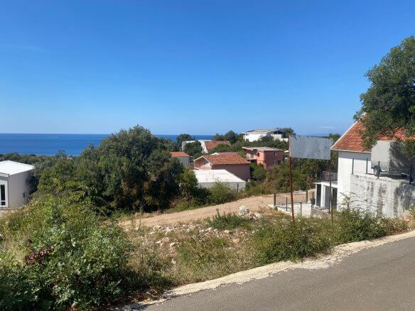 Urbanisiertes Baugrundstück mit Meerblick in Utjeha zum Kauf – B102