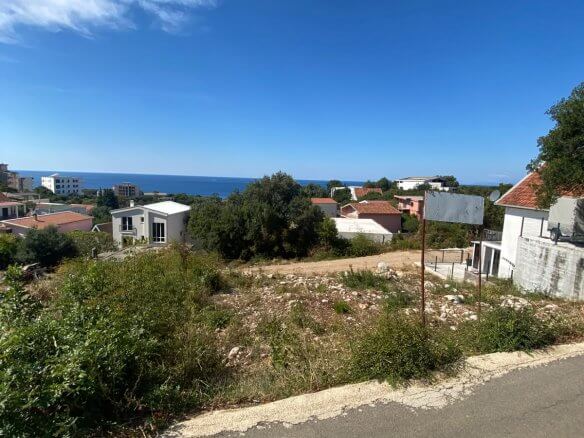 Urbanisiertes Baugrundstück mit Meerblick in Utjeha zum Kauf – B102