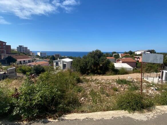 Urbanisiertes Baugrundstück mit Meerblick in Utjeha zum Kauf – B102