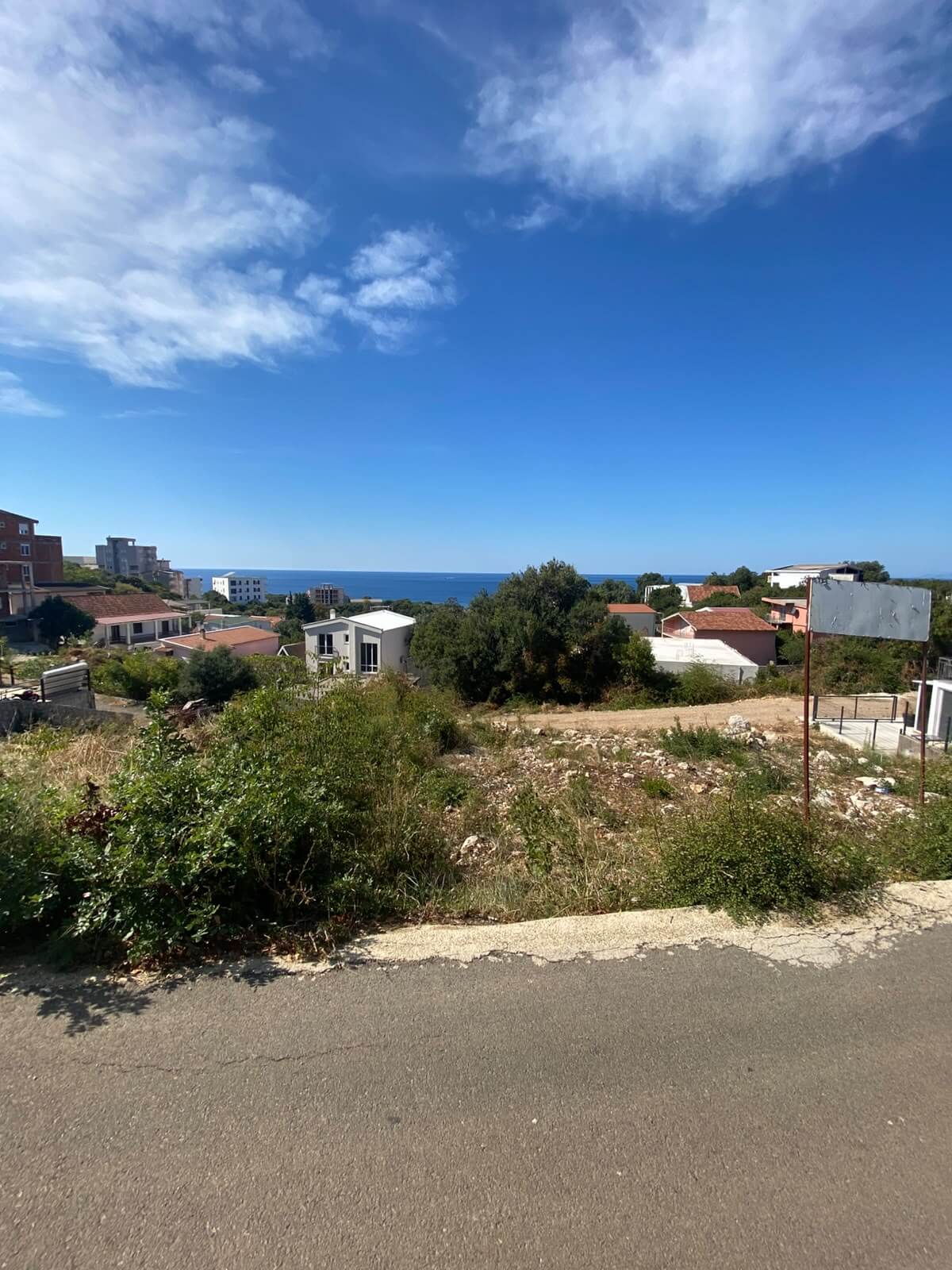 Urbanisiertes Baugrundstück mit Meerblick in Utjeha zum Kauf – B102