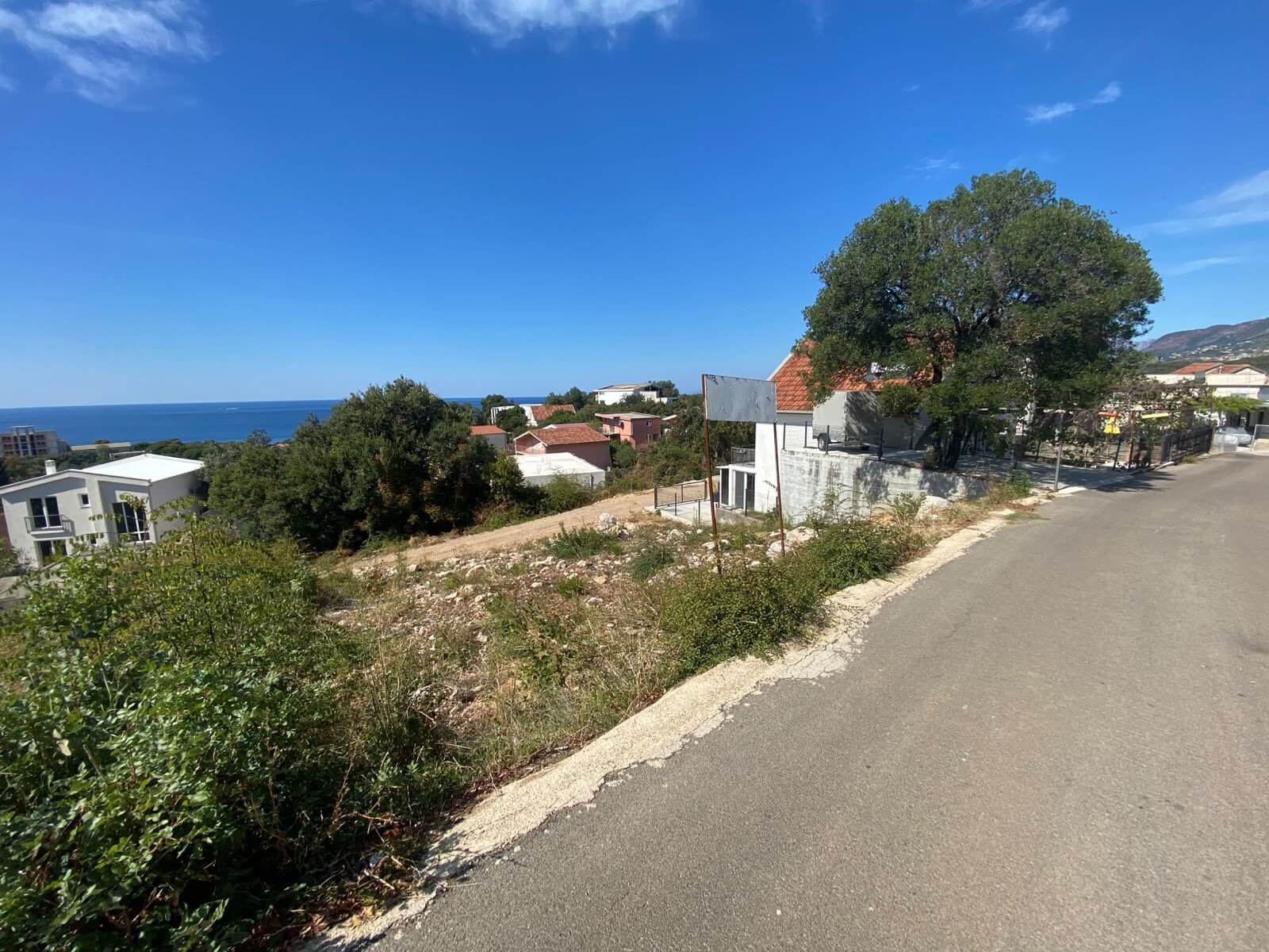Urbanisiertes Baugrundstück mit Meerblick in Utjeha zum Kauf – B102