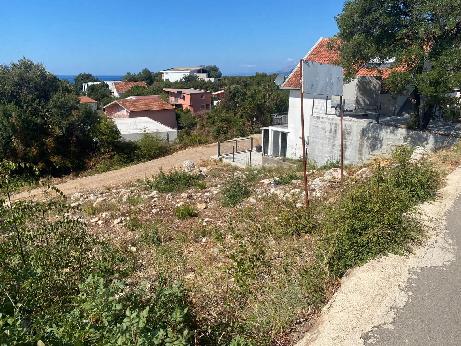Urbanisiertes Baugrundstück mit Meerblick in Utjeha zum Kauf – B102