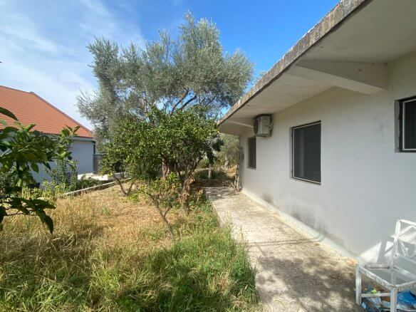 Einfamilienhaus in Mirovica/Bar mit großem Grundstück und Erweiterungspotenzial zum Kauf – BHK144