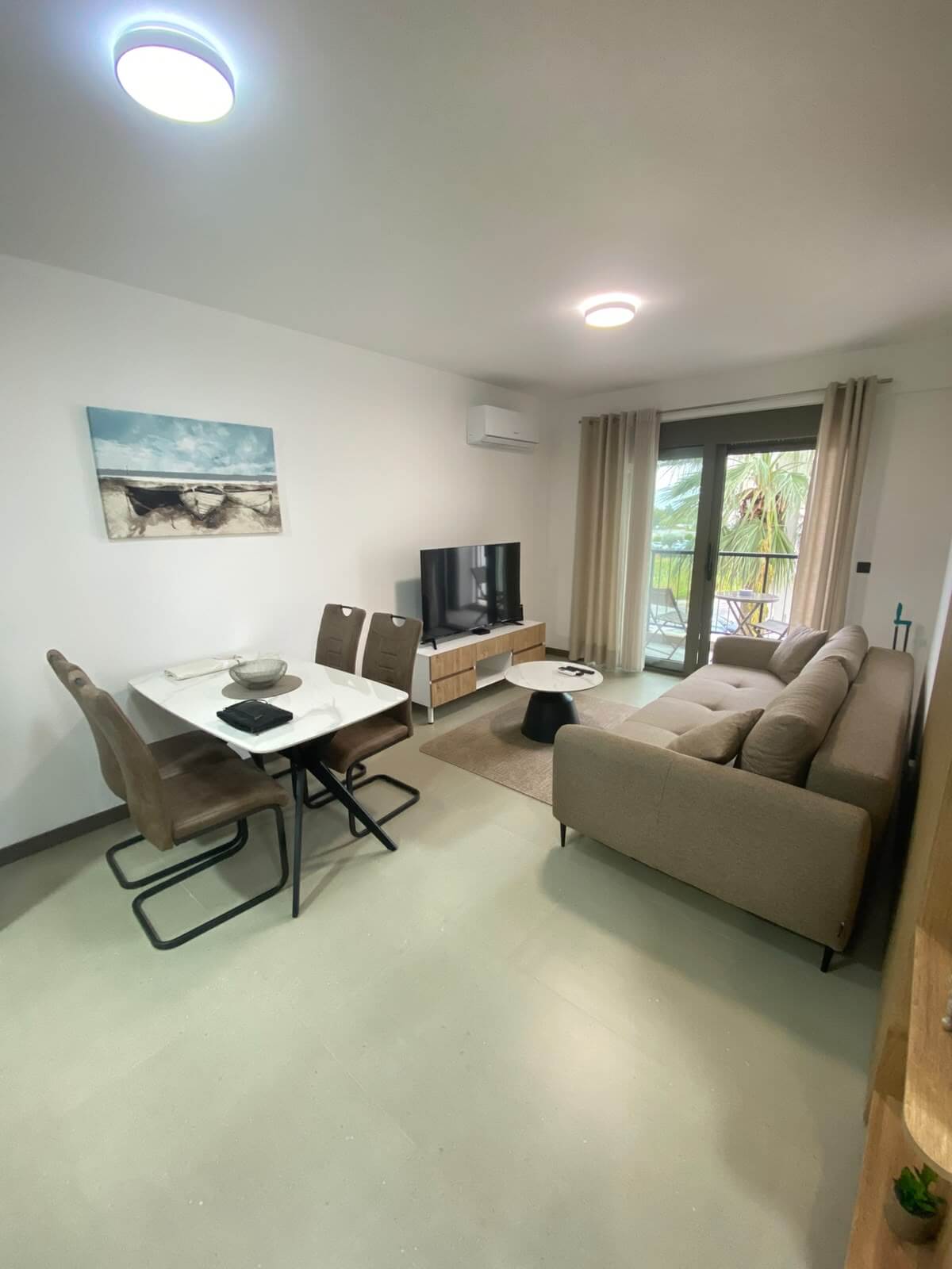Wohnung mit Meer- und Stadtblick in Šušanj/Bar zur Miete – MB121