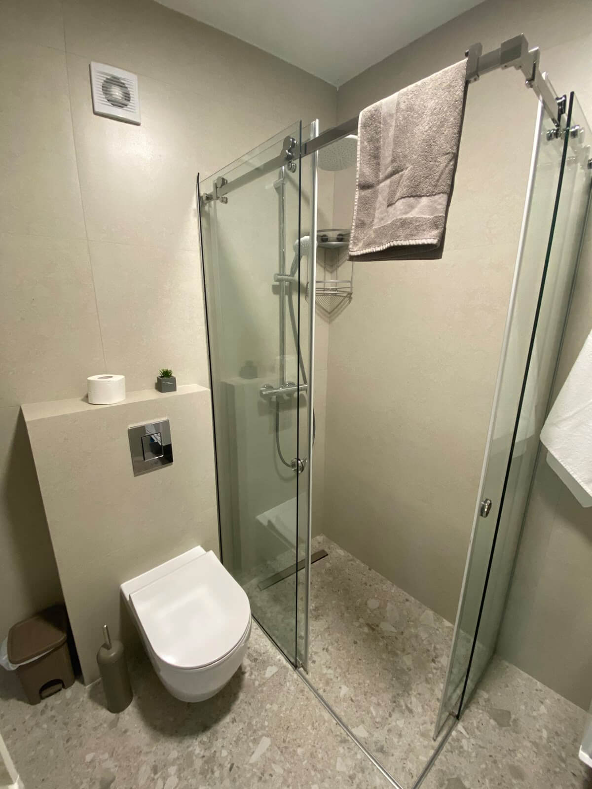 Wohnung mit Meer- und Stadtblick in Šušanj/Bar zur Miete – MB121