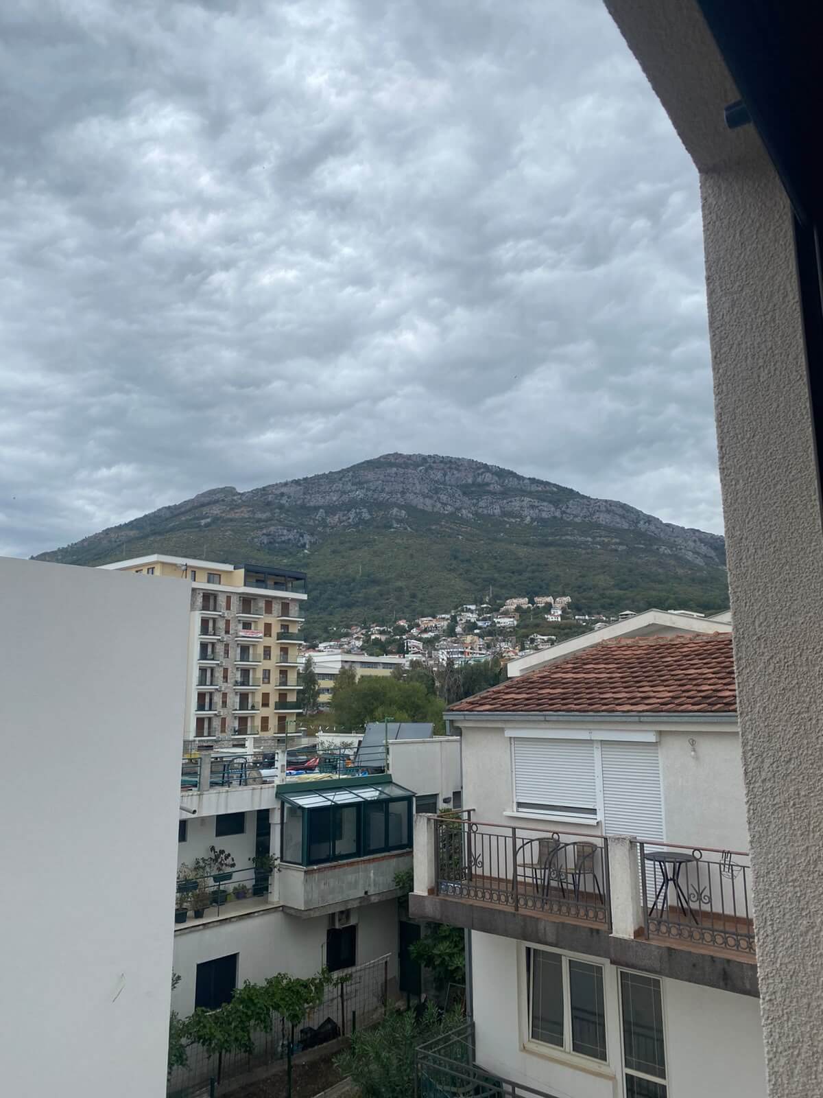 Wohnung mit Meer- und Stadtblick in Šušanj/Bar zur Miete – MB121
