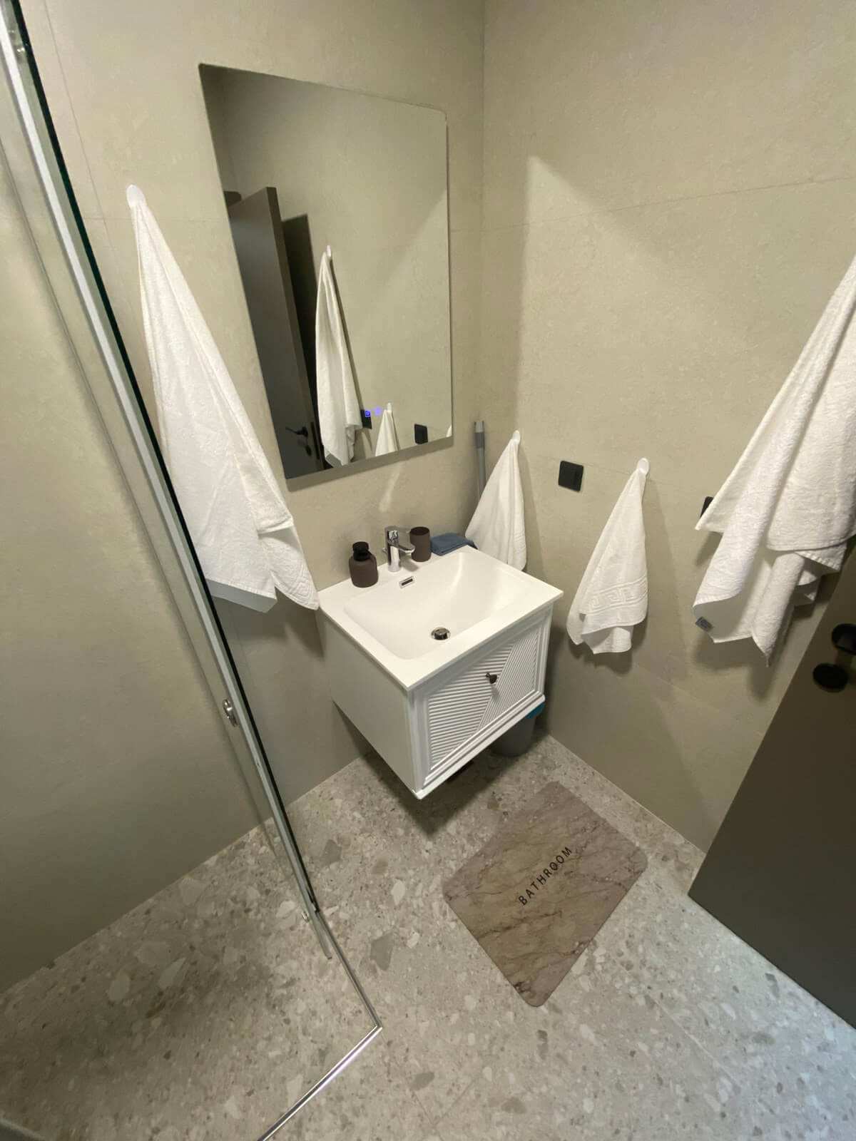Wohnung mit Meer- und Stadtblick in Šušanj/Bar zur Miete – MB121
