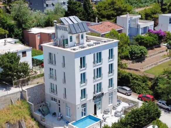 Exklusives Hotel mit Pool und Dachterrasse in Šušanj/ Bar zum Kauf – nur ca. 60 Meter vom Meer – BHK145