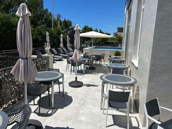Exklusives Hotel mit Pool und Dachterrasse in Šušanj/ Bar zum Kauf – nur ca. 60 Meter vom Meer – BHK145