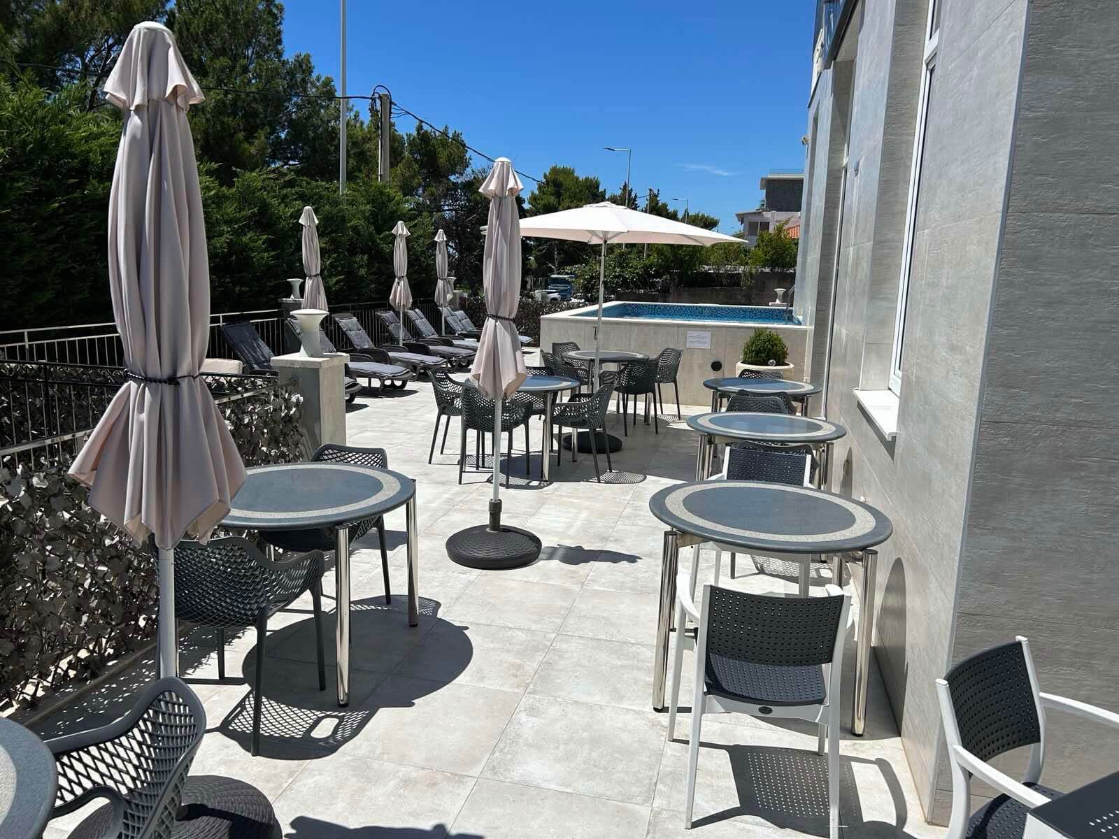 Exklusives Hotel mit Pool und Dachterrasse in Šušanj/ Bar zum Kauf – nur ca. 60 Meter vom Meer – BHK145