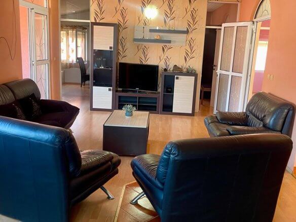 3-Schlafzimmer-Wohnung mit zwei Terrassen und Innenpool in Bar zur Miete – MB122