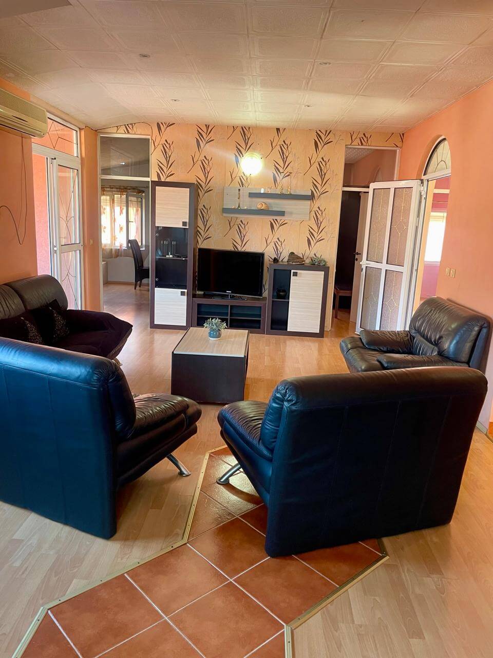 3-Schlafzimmer-Wohnung mit zwei Terrassen und Innenpool in Bar zur Miete – MB122