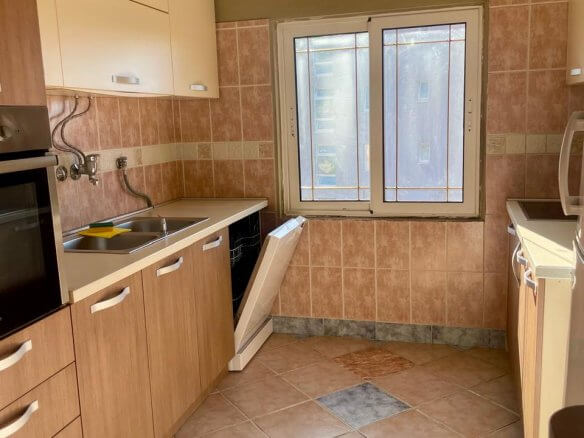3-Schlafzimmer-Wohnung mit zwei Terrassen und Innenpool in Bar zur Miete – MB122