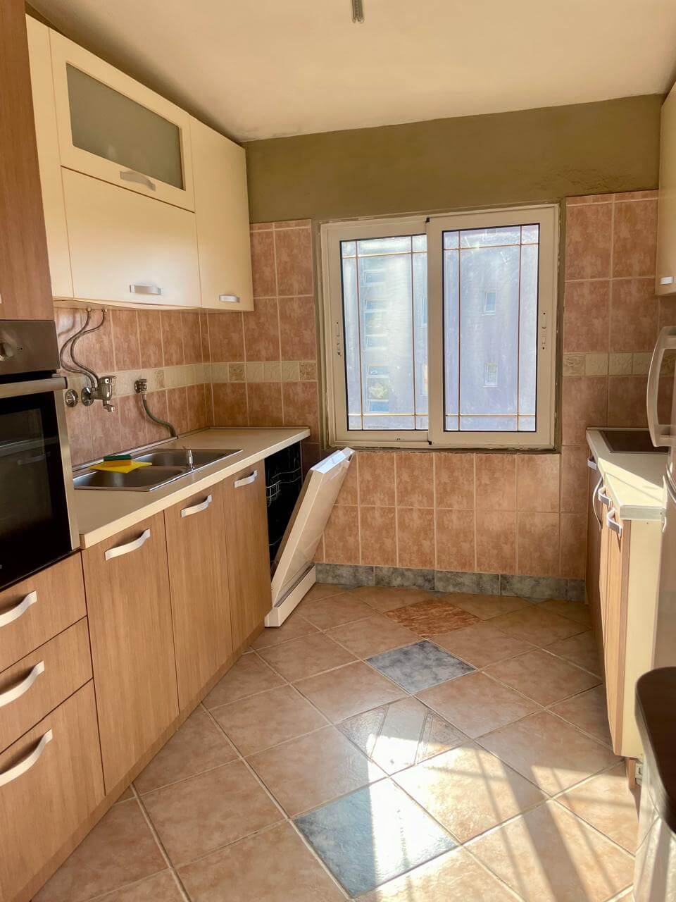 3-Schlafzimmer-Wohnung mit zwei Terrassen und Innenpool in Bar zur Miete – MB122
