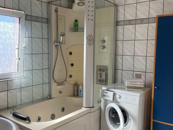 3-Schlafzimmer-Wohnung mit zwei Terrassen und Innenpool in Bar zur Miete – MB122