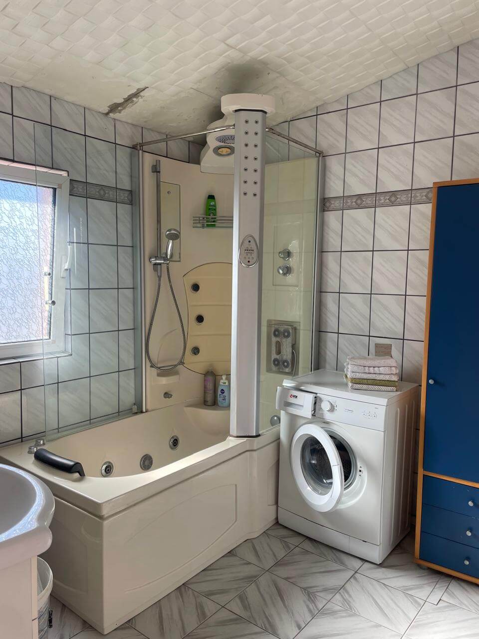 3-Schlafzimmer-Wohnung mit zwei Terrassen und Innenpool in Bar zur Miete – MB122