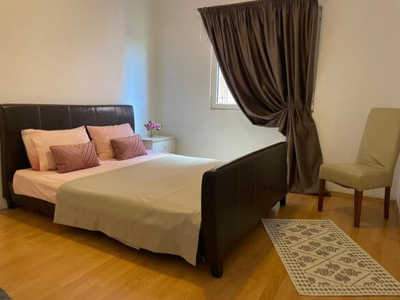 3-Schlafzimmer-Wohnung mit zwei Terrassen und Innenpool in Bar zur Miete – MB122