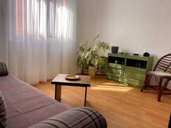3-Schlafzimmer-Wohnung mit zwei Terrassen und Innenpool in Bar zur Miete – MB122
