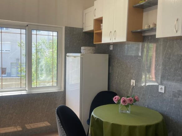 3-Schlafzimmer-Wohnung mit zwei Terrassen und Innenpool in Bar zur Miete – MB122