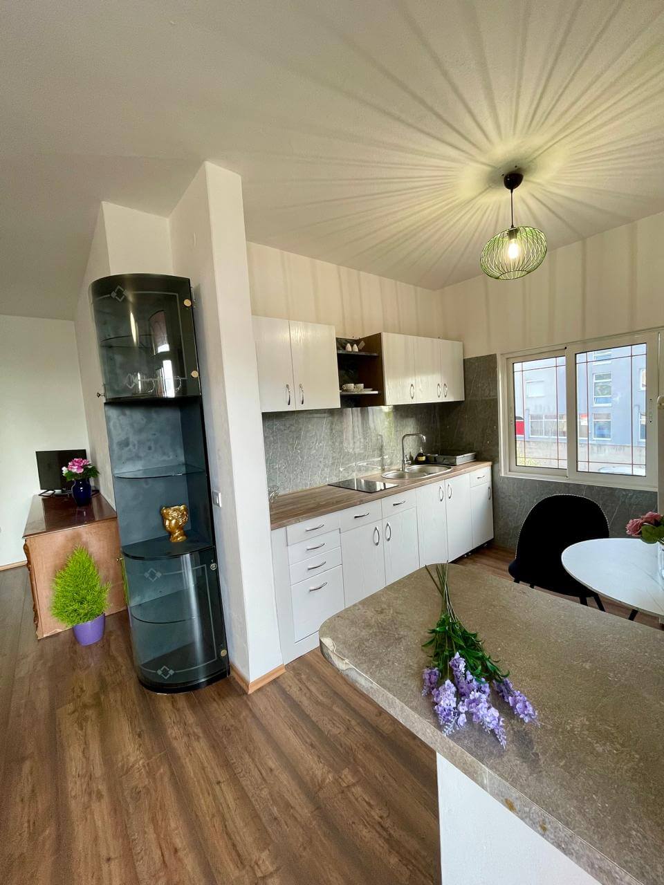 3-Schlafzimmer-Wohnung mit zwei Terrassen und Innenpool in Bar zur Miete – MB122