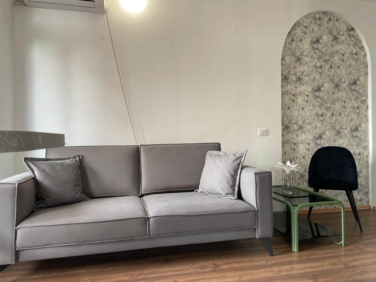 3-Schlafzimmer-Wohnung mit zwei Terrassen und Innenpool in Bar zur Miete – MB122