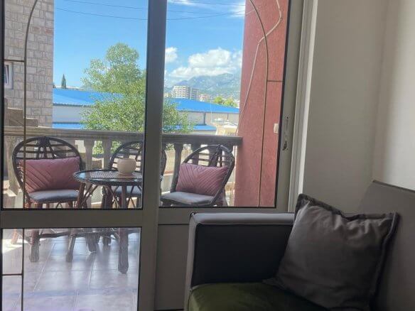 3-Schlafzimmer-Wohnung mit zwei Terrassen und Innenpool in Bar zur Miete – MB122