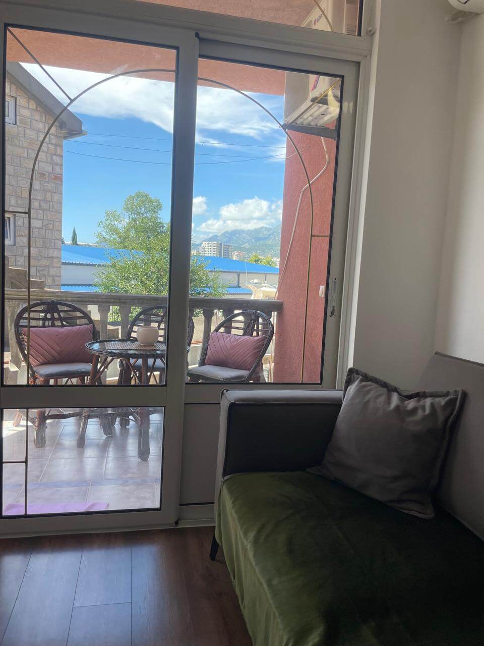 3-Schlafzimmer-Wohnung mit zwei Terrassen und Innenpool in Bar zur Miete – MB122