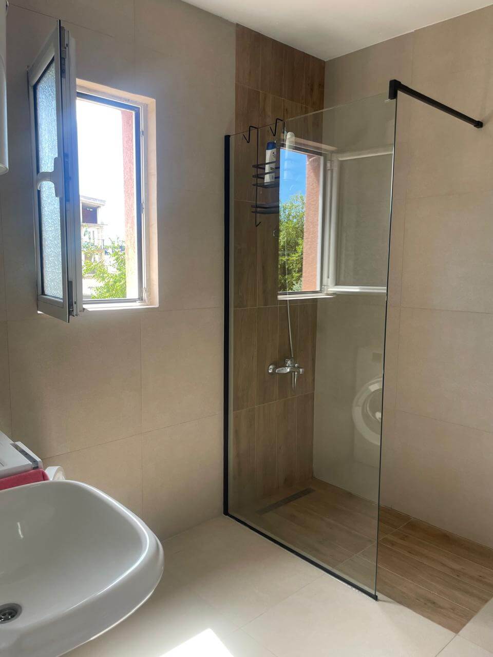 3-Schlafzimmer-Wohnung mit zwei Terrassen und Innenpool in Bar zur Miete – MB122
