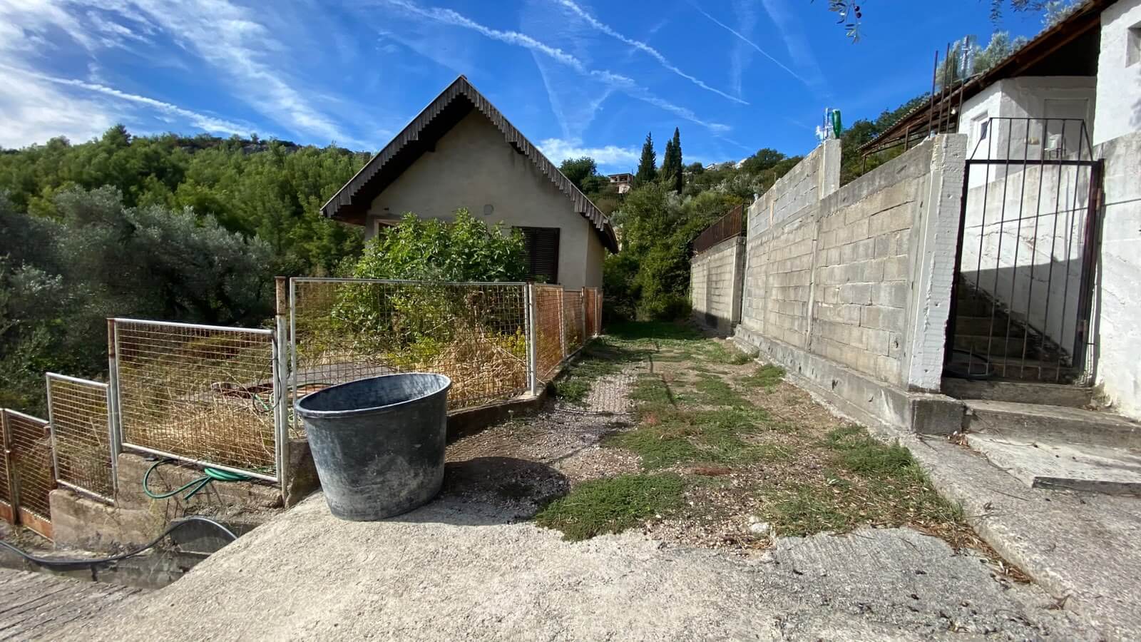 Urbanisiertes Grundstück mit Meer- und Hafenblick in Šušanj/ Bar zum Kauf – B103