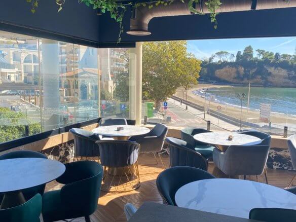 Voll ausgestattetes Restaurant in erster Meereslinie an der Mala Plaža in Ulcinj zur Miete – MUl03