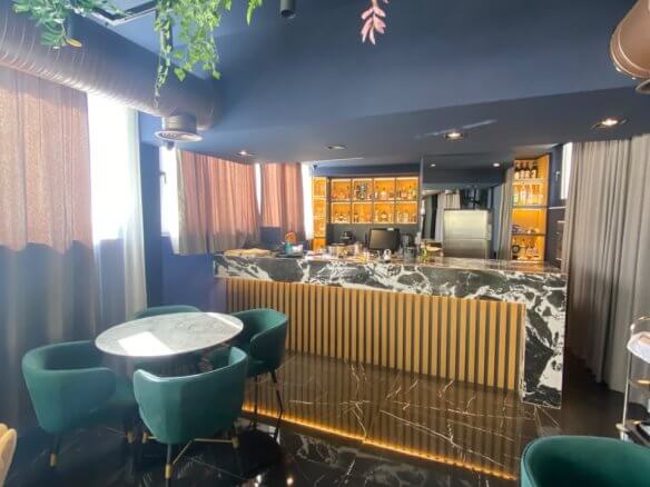 Voll ausgestattetes Restaurant in erster Meereslinie an der Mala Plaža in Ulcinj zur Miete – MUl03