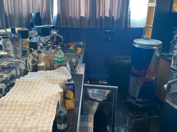 Voll ausgestattetes Restaurant in erster Meereslinie an der Mala Plaža in Ulcinj zur Miete – MUl03