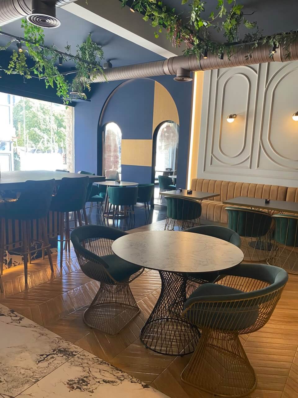 Voll ausgestattetes Restaurant in erster Meereslinie an der Mala Plaža in Ulcinj zur Miete – MUl03