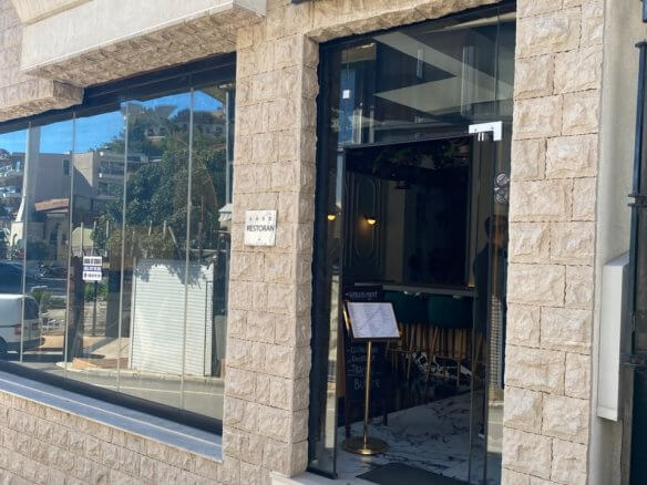 Voll ausgestattetes Restaurant in erster Meereslinie an der Mala Plaža in Ulcinj zur Miete – MUl03