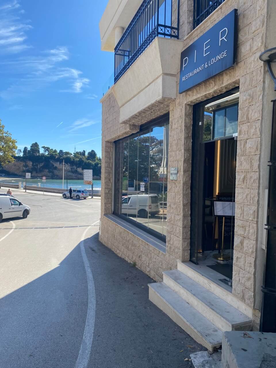 Voll ausgestattetes Restaurant in erster Meereslinie an der Mala Plaža in Ulcinj zur Miete – MUl03