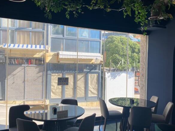 Voll ausgestattetes Restaurant in erster Meereslinie an der Mala Plaža in Ulcinj zur Miete – MUl03