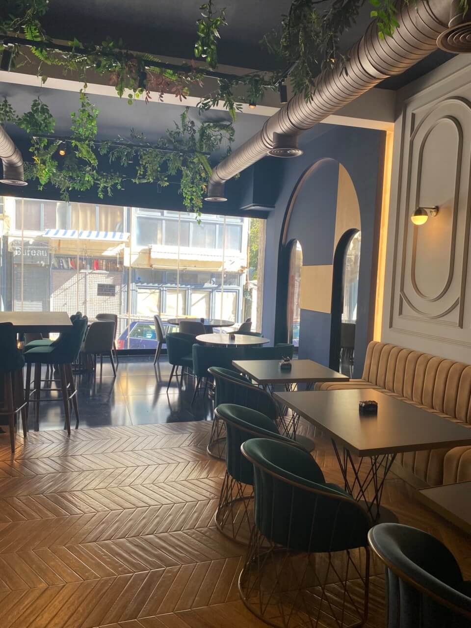 Voll ausgestattetes Restaurant in erster Meereslinie an der Mala Plaža in Ulcinj zur Miete – MUl03
