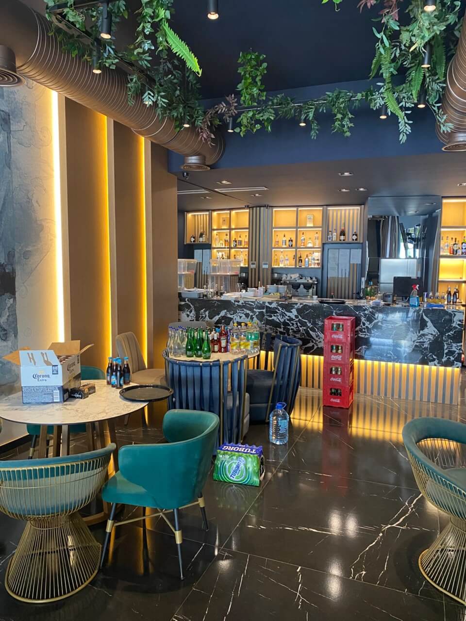 Voll ausgestattetes Restaurant in erster Meereslinie an der Mala Plaža in Ulcinj zur Miete – MUl03
