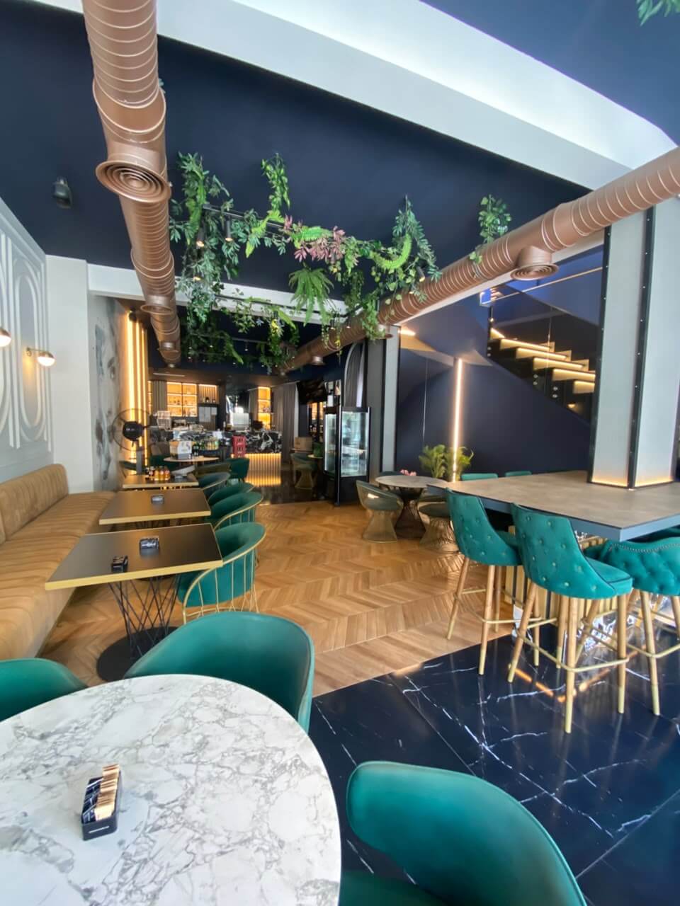 Voll ausgestattetes Restaurant in erster Meereslinie an der Mala Plaža in Ulcinj zur Miete – MUl03