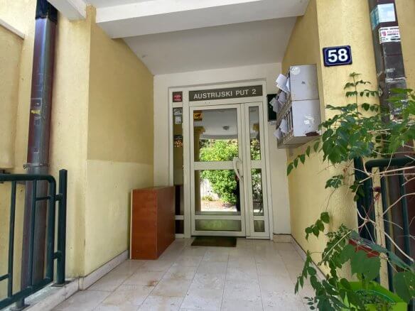Wohnung mit 2 Balkonen in Petrovac/ Budva zum Kauf – PeWK6