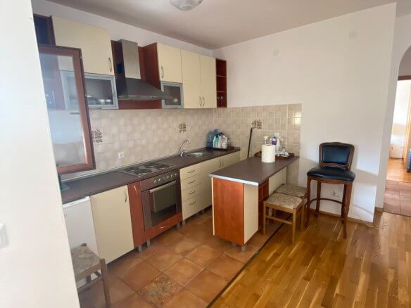Wohnung mit 2 Balkonen in Petrovac/ Budva zum Kauf – PeWK6