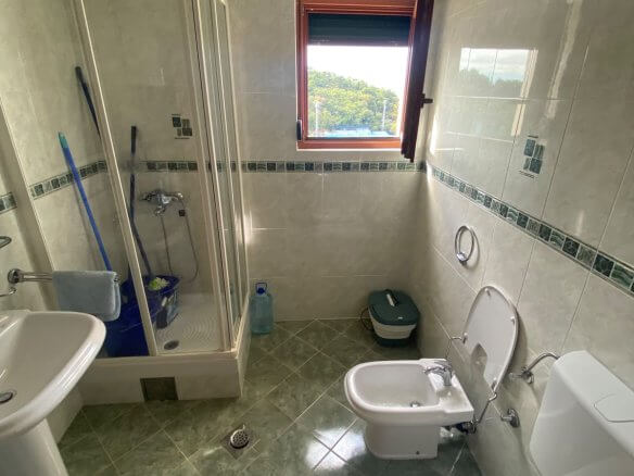 Wohnung mit 2 Balkonen in Petrovac/ Budva zum Kauf – PeWK6
