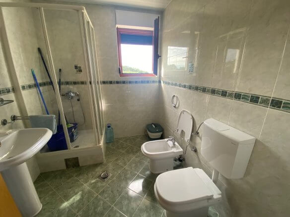 Wohnung mit 2 Balkonen in Petrovac/ Budva zum Kauf – PeWK6
