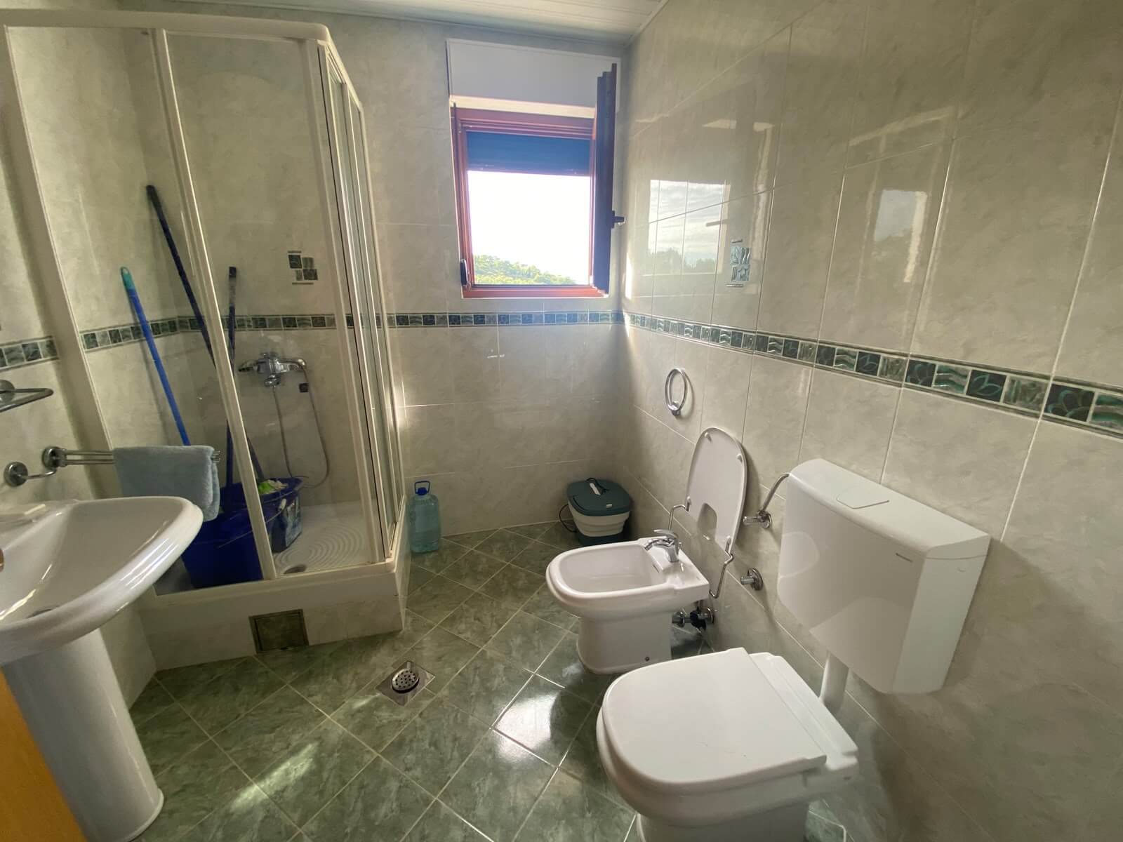 Wohnung mit 2 Balkonen in Petrovac/ Budva zum Kauf – PeWK6