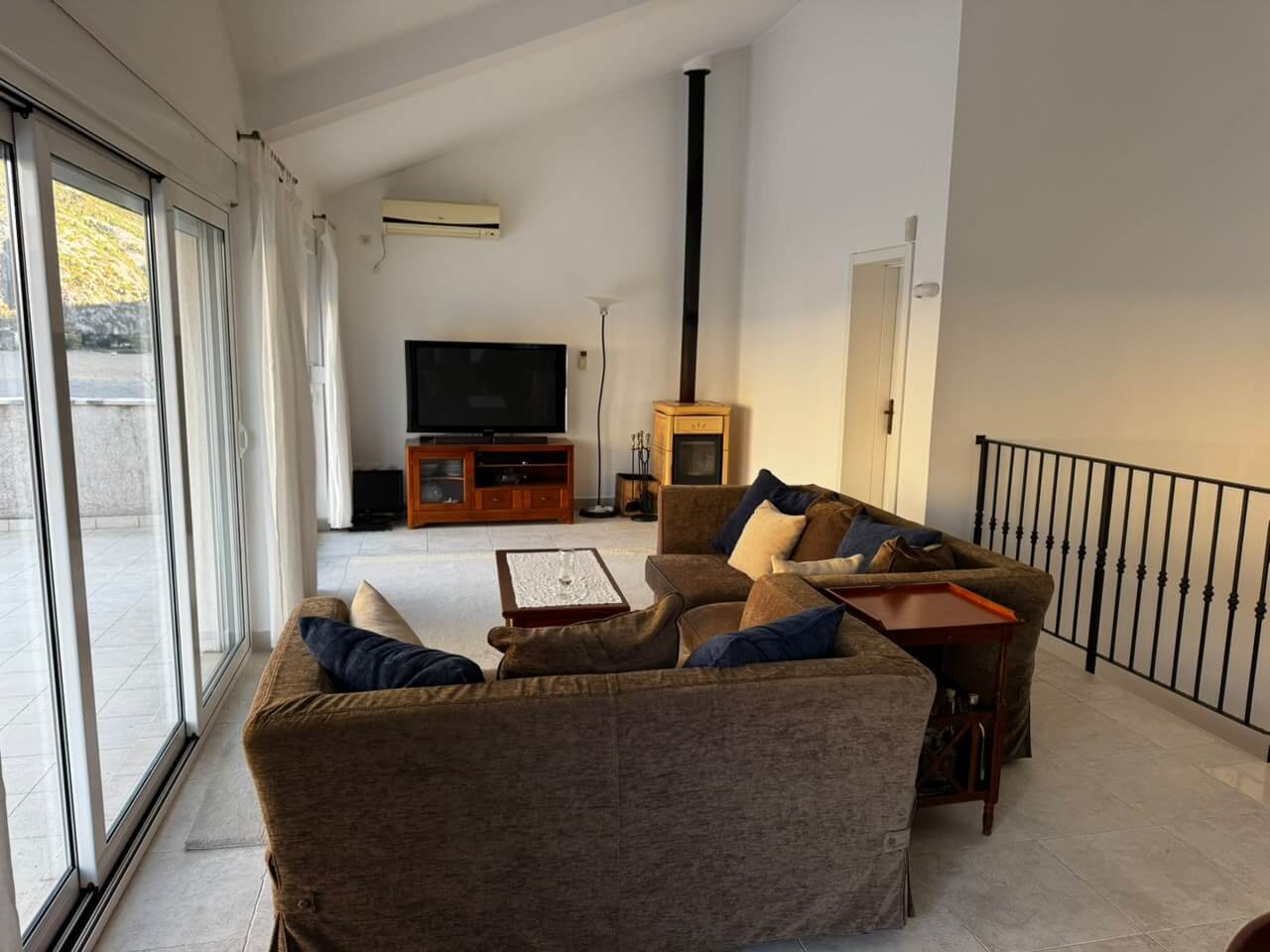 Traum-Villa mit spektakulärem Panoramablick auf die Bucht von Kotor zum Kauf – KoHK02