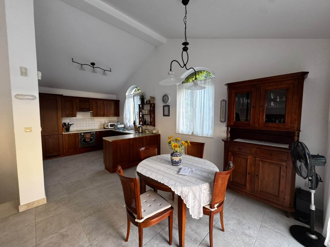 Traum-Villa mit spektakulärem Panoramablick auf die Bucht von Kotor zum Kauf – KoHK02