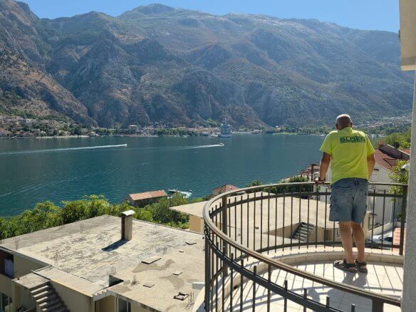 Traum-Villa mit spektakulärem Panoramablick auf die Bucht von Kotor zum Kauf – KoHK02