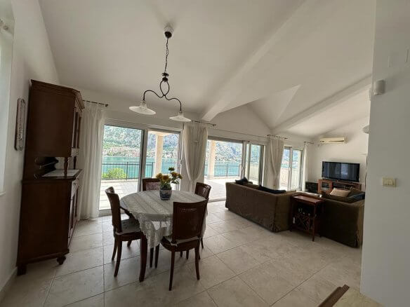 Traum-Villa mit spektakulärem Panoramablick auf die Bucht von Kotor zum Kauf – KoHK02
