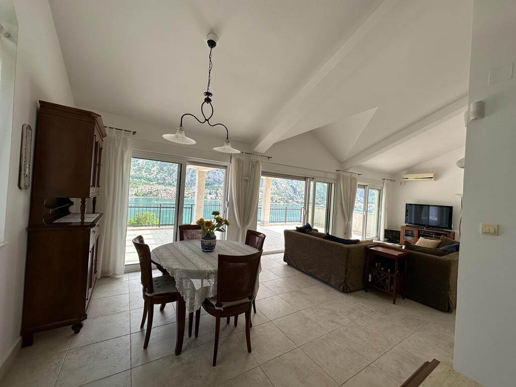 Traum-Villa mit spektakulärem Panoramablick auf die Bucht von Kotor zum Kauf – KoHK02